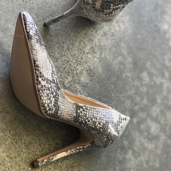 Python Snake Pump 4” Heels - Picture 4 of 5